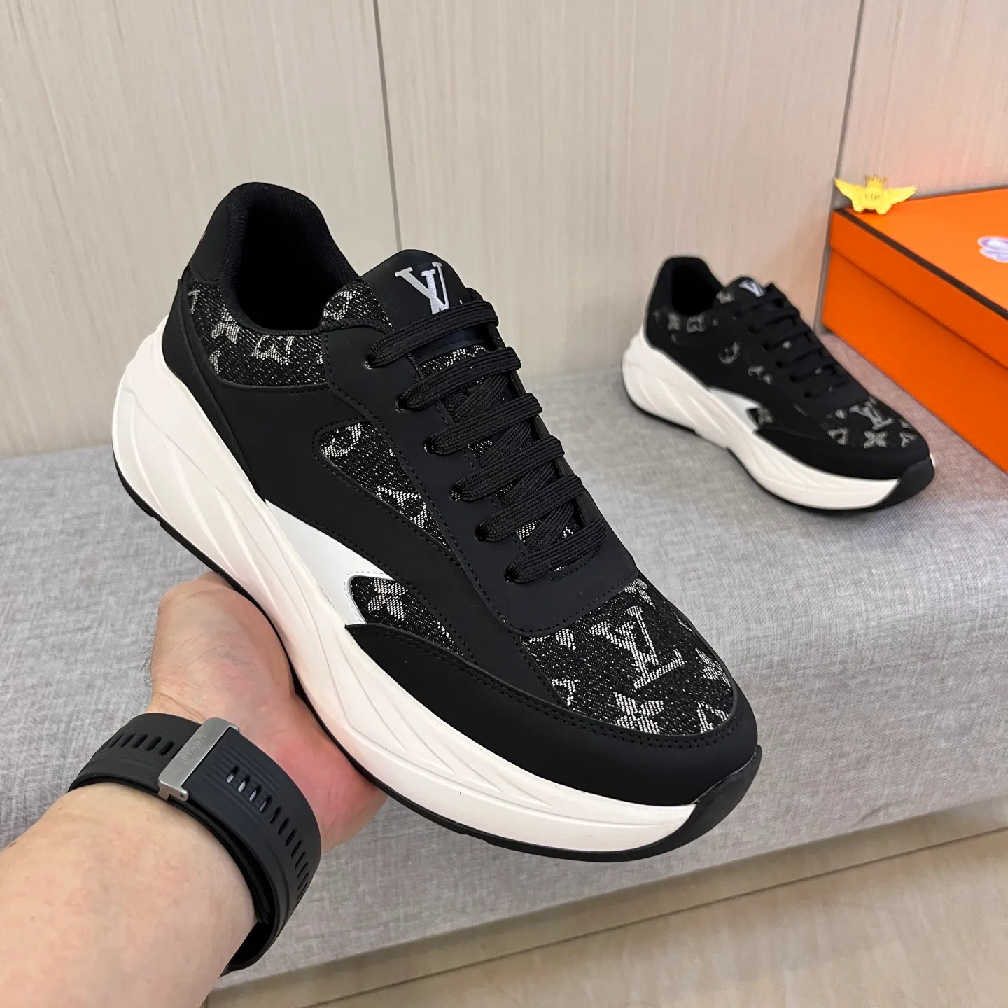 Men's shoes 💰 460 men's shoes 💰 [ LV ] 🔥 Louis Vuitton, high-end men's shoes brand official website 1:1 latest masterpiece: uppers are made of Italian imported first-layer cowhide with comfortable and breathable lining ➕ original non-slip and wear-resistant outsole 🔥, making walking more convenient and comfortable! An exclusive new model, a stunning work, a beautiful 1:1 replica [color] compared to the official quality! Create a fashionable personality to set off your uniqueness! A must-have for trendy men! Classic 🔥Size: 38-44 Color: 🔥 2⃣️colors available🔥.